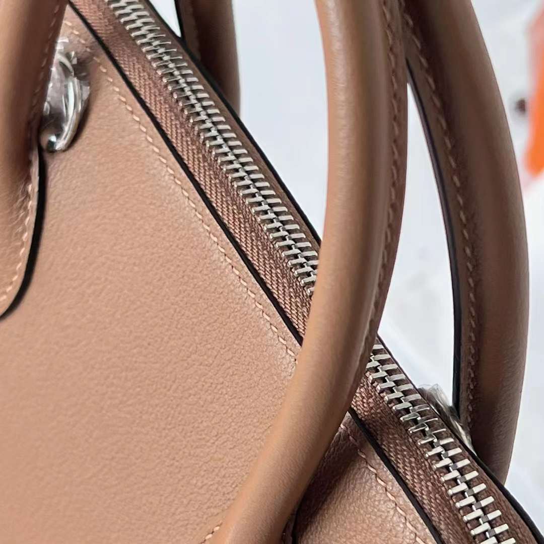 Hermès（爱马仕）Bolide 保龄球包 Evercolor D0 威马犬米色 银扣 25cm 全手工蜡线缝 Phw