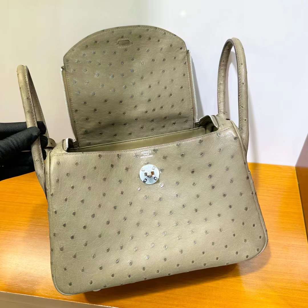 Hermès（爱马仕）Lindy 琳迪包 Ostrich 原kk进口鸵鸟皮 Ck18 大象灰 银扣 26cm 全手工蜡线缝 Phw