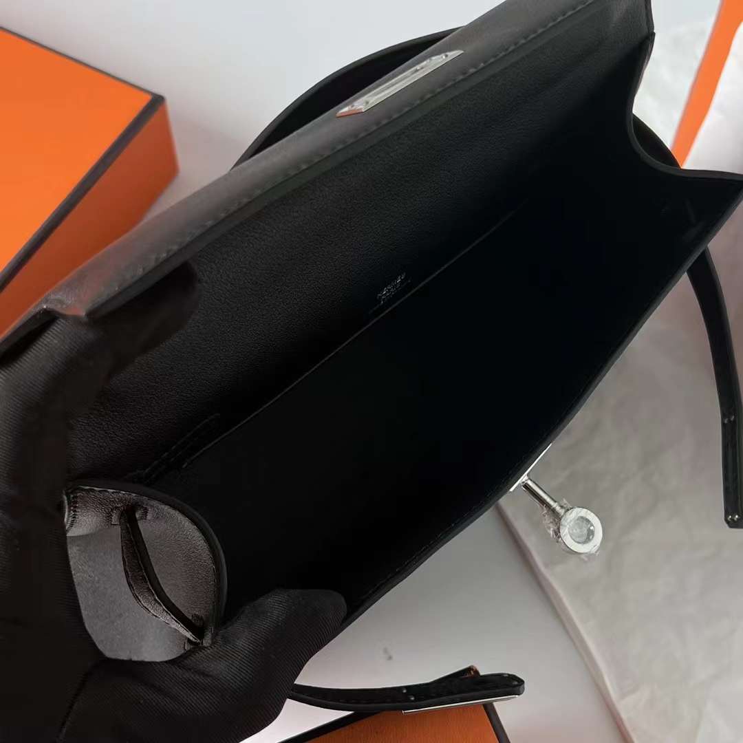 Hermès（爱马仕）Mini Kelly Pochette Swift Ck89 黑色 银扣 22cm 全手工蜡线缝 Phw