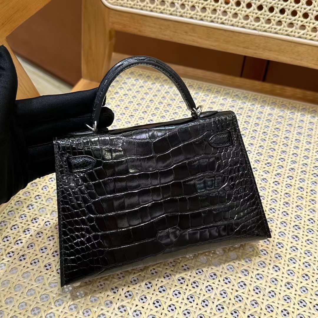 Hermès（爱马仕）Mini Kelly 迷你凯莉 亮面美洲鳄鱼皮 Shiny Alligator Crocodile Ck89 黑色 银扣 19cm 全手工蜡线缝 Phw