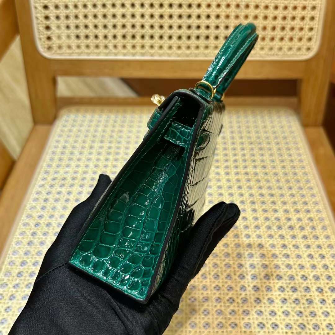 Hermès（爱马仕）Mini Kelly 迷你凯莉 亮面美洲鳄鱼皮 Shiny Alligator Crocodile 6Q 翡翠绿 金扣 19cm 全手工蜡线缝 Ghw