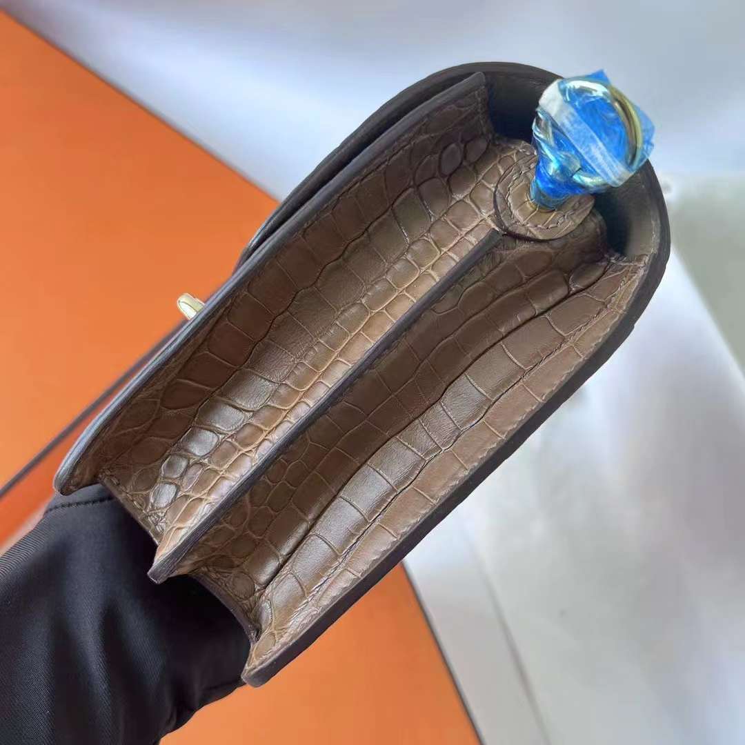 Hermès（爱马仕）Roulis 猪鼻子 雾面美洲鳄鱼皮 Matte Alligator Crocodile Ck18 大象灰 浅金扣 18cm 全手工蜡线缝