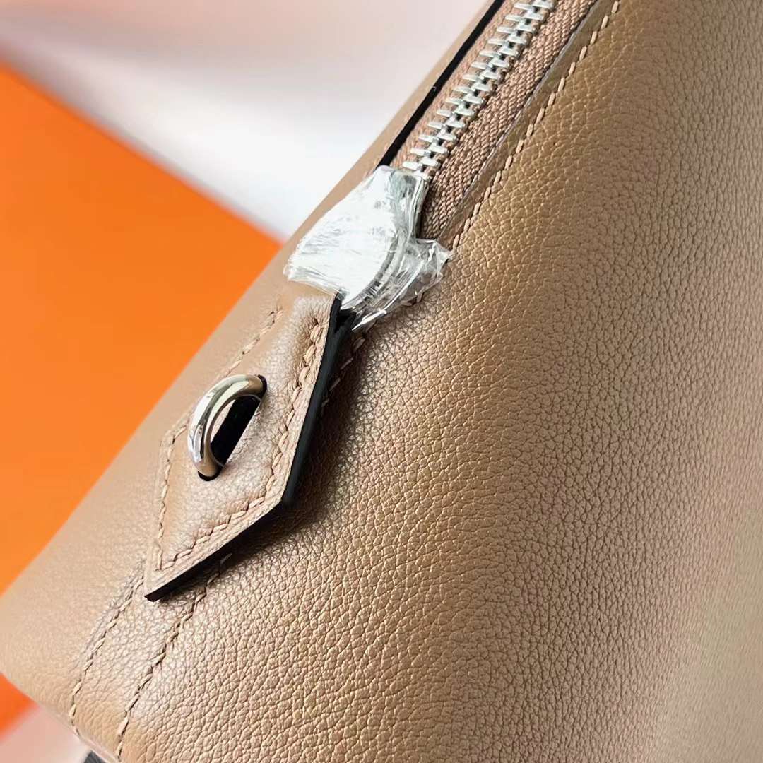 Hermès（爱马仕）Bolide 保龄球包 Evercolor D0 威马犬米色 银扣 25cm 全手工蜡线缝 Phw