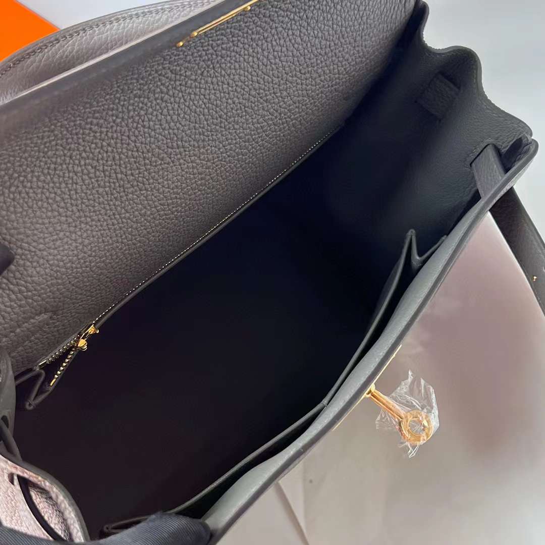 Hermès（爱马仕）Kelly 凯莉包 Togo皮 进口小牛皮 8F 锡器灰 金扣 28cm 全手工蜡线缝 Ghw
