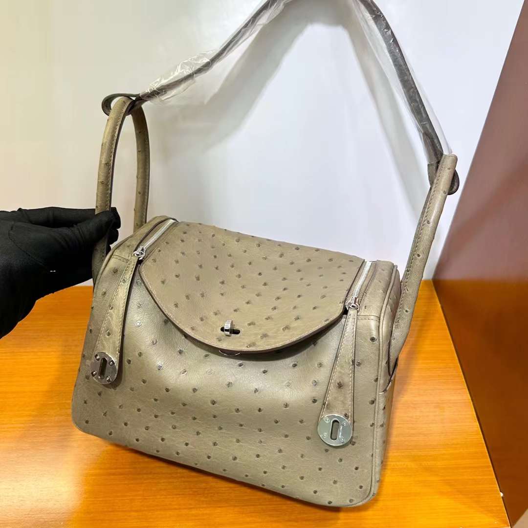 Hermès（爱马仕）Lindy 琳迪包 Ostrich 原kk进口鸵鸟皮 Ck18 大象灰 银扣 26cm 全手工蜡线缝 Phw