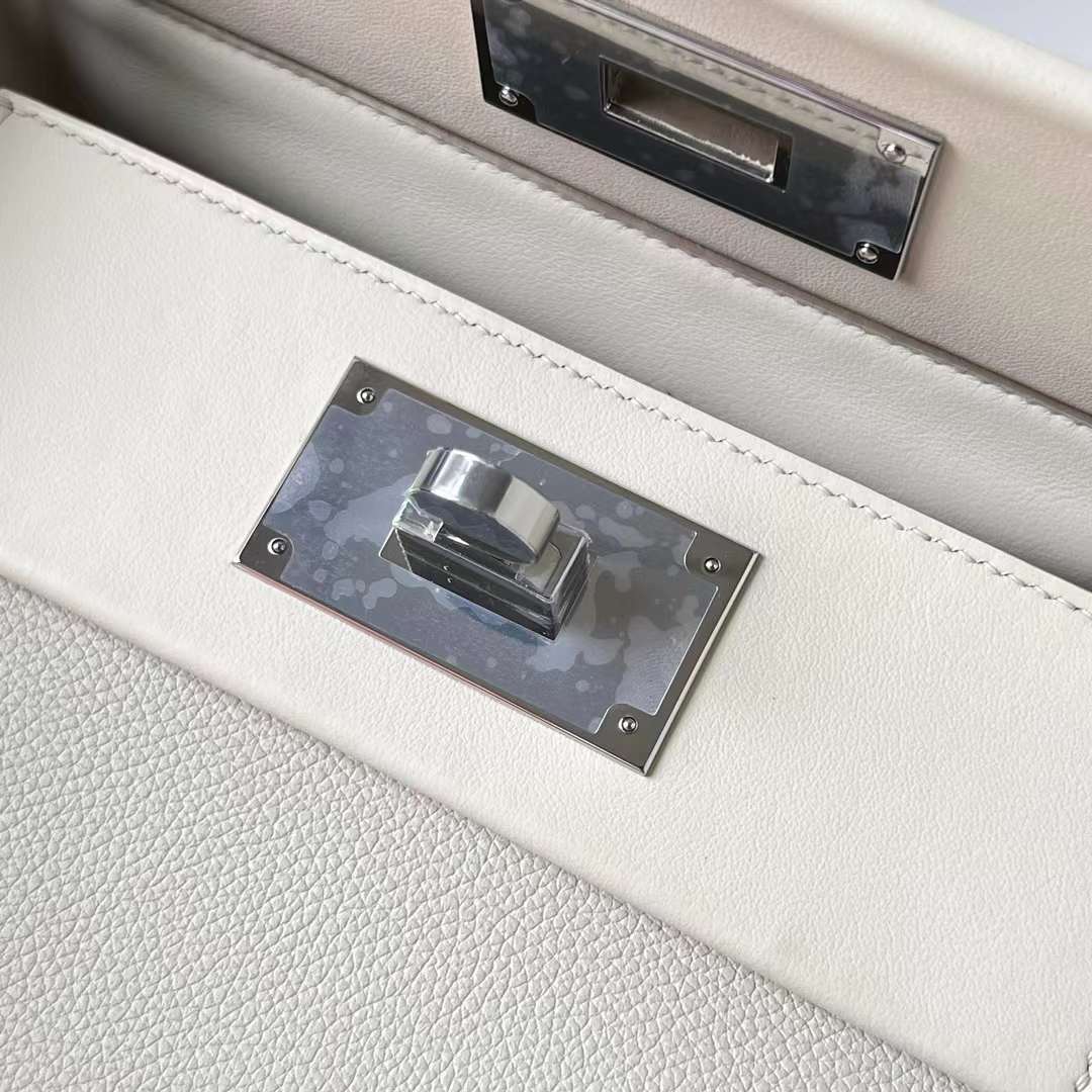 Hermès（爱马仕）Mini Kelly 2424 Evercolor 拼 Swift 8L 冰川白 银扣 21cm 全手工蜡线缝 Phw