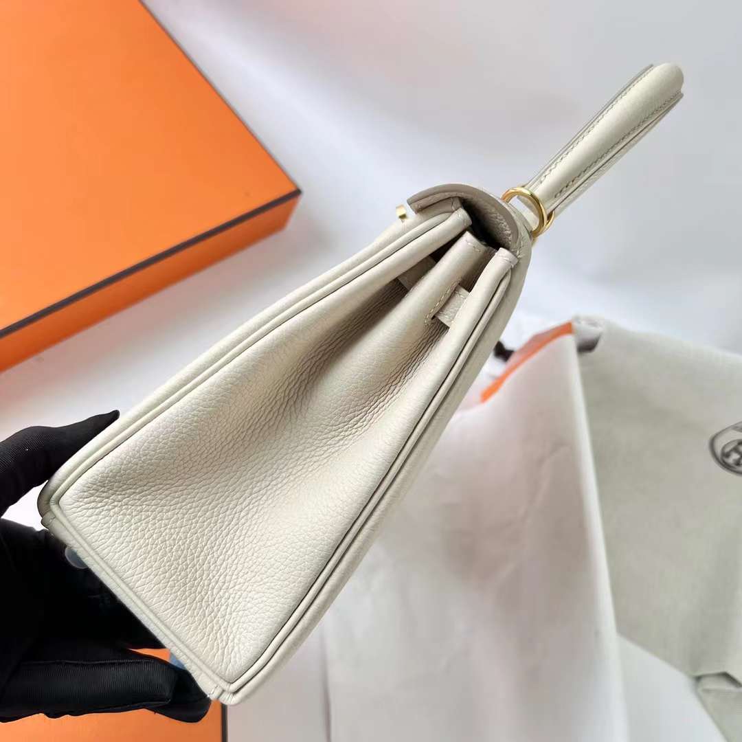 Hermès（爱马仕）Kelly 凯莉包 Togo皮 Ck10 奶昔白 金扣 25cm 全手工蜡线缝 Phw