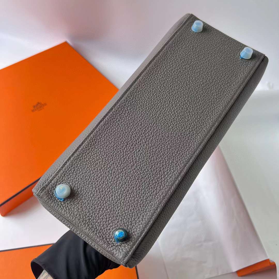 Hermès（爱马仕）Kelly 凯莉包 Togo皮 进口小牛皮 8F 锡器灰 金扣 28cm 全手工蜡线缝 Ghw