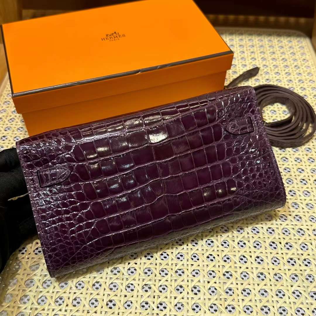 Hermès（爱马仕）Kelly to go 亮面美洲鳄鱼皮 N5 加仑紫色 金扣 20cm 全手工蜡线缝 Ghw