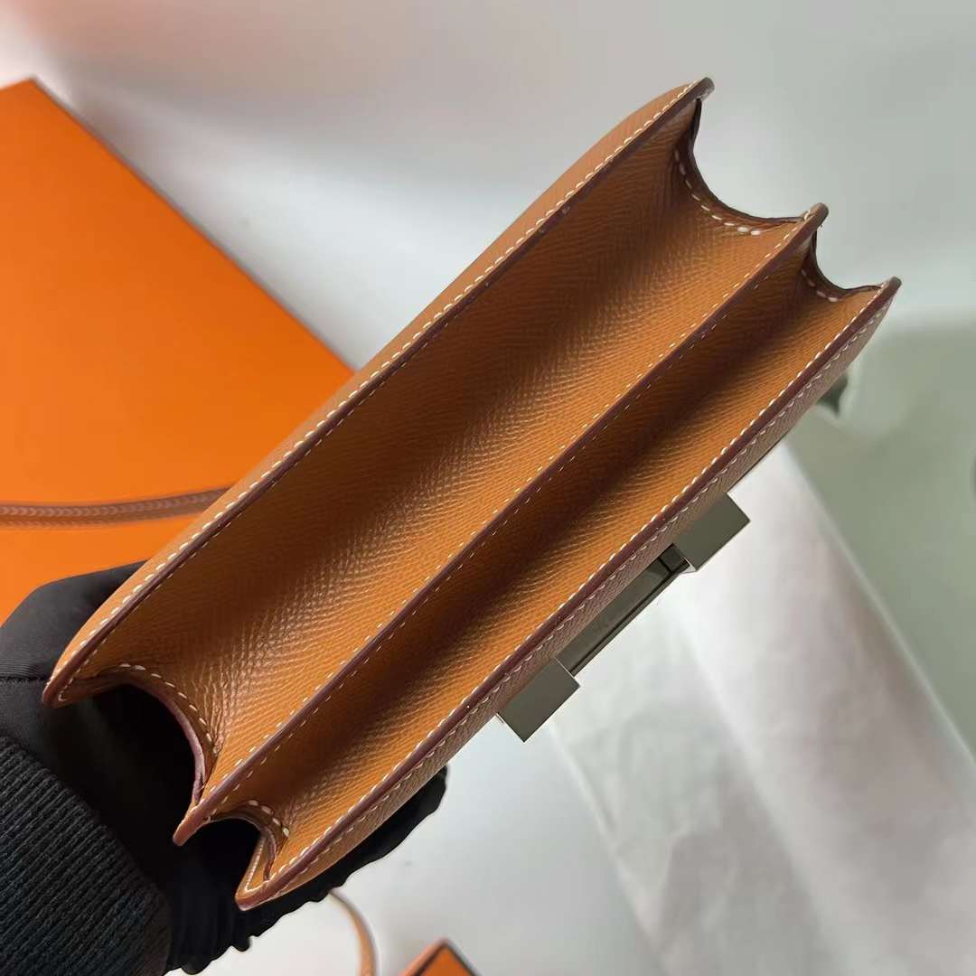 Hermès（爱马仕）Constance 空姐包 1-19cm 镜子款 Epsom Ck37 金棕色 银扣 19cm 全手工蜡线缝 Phw