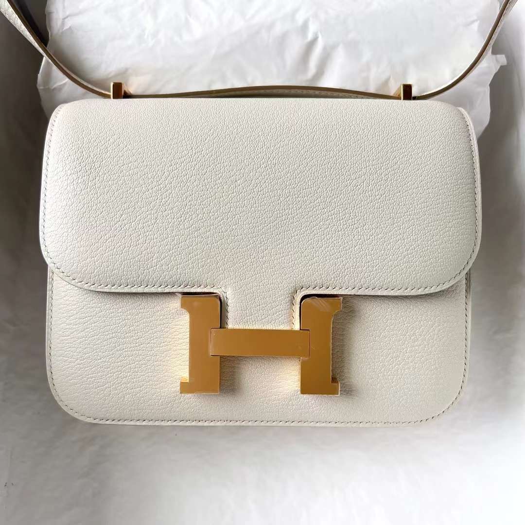 Hermès（爱马仕）Constance 空姐包 Chevre 进口山羊皮 0T 蘑菇白 内拼 4B 饼干色 金扣 18cm