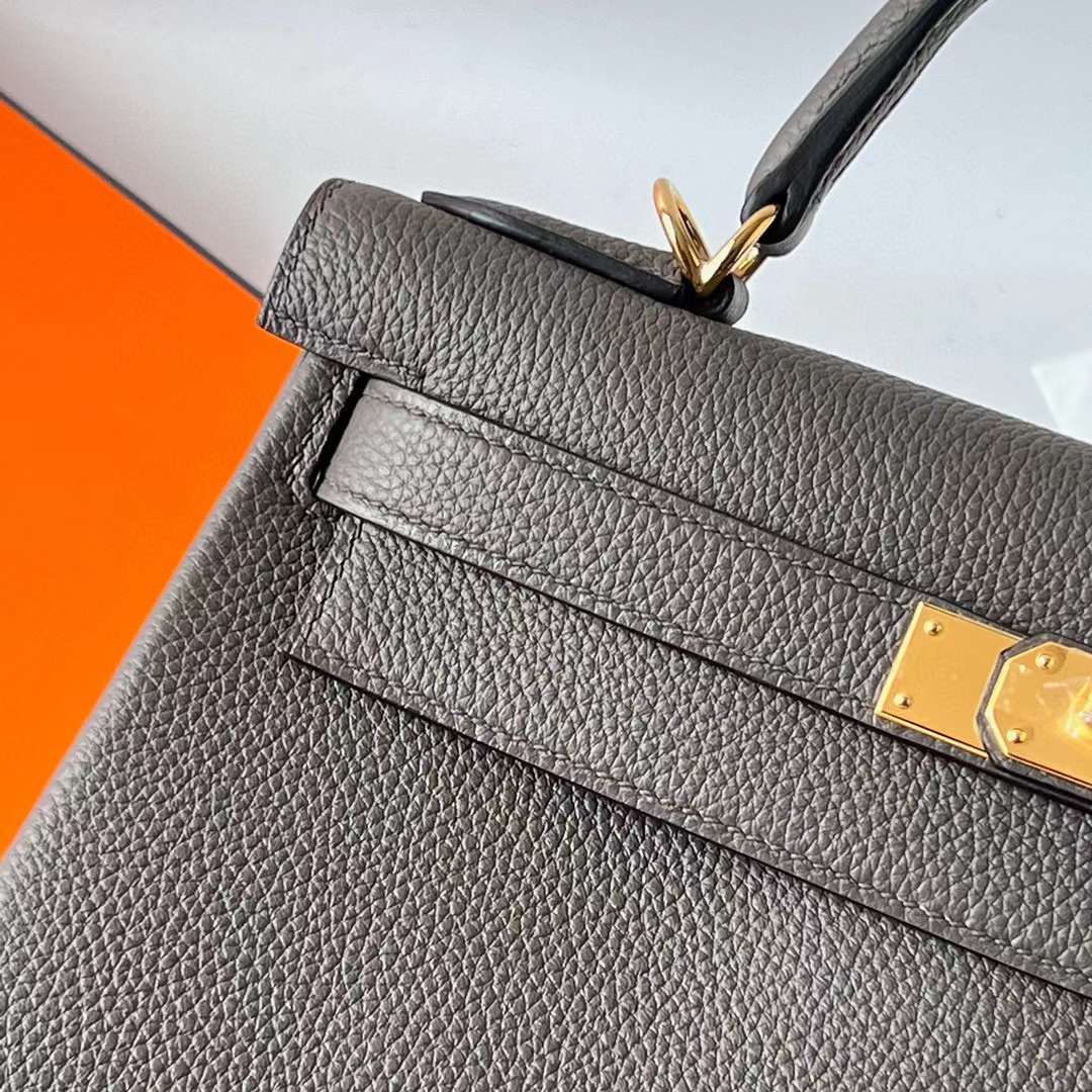 Hermès（爱马仕）Kelly 凯莉包 Togo皮 进口小牛皮 8F 锡器灰 金扣 28cm 全手工蜡线缝 Ghw
