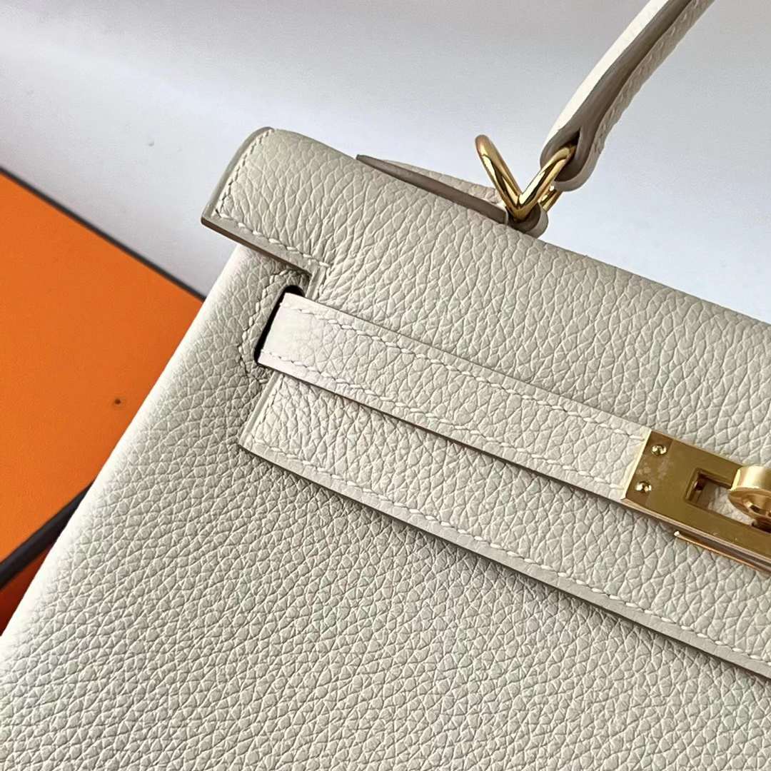 Hermès（爱马仕）Kelly 凯莉包 Togo皮 Ck10 奶昔白 金扣 25cm 全手工蜡线缝 Phw