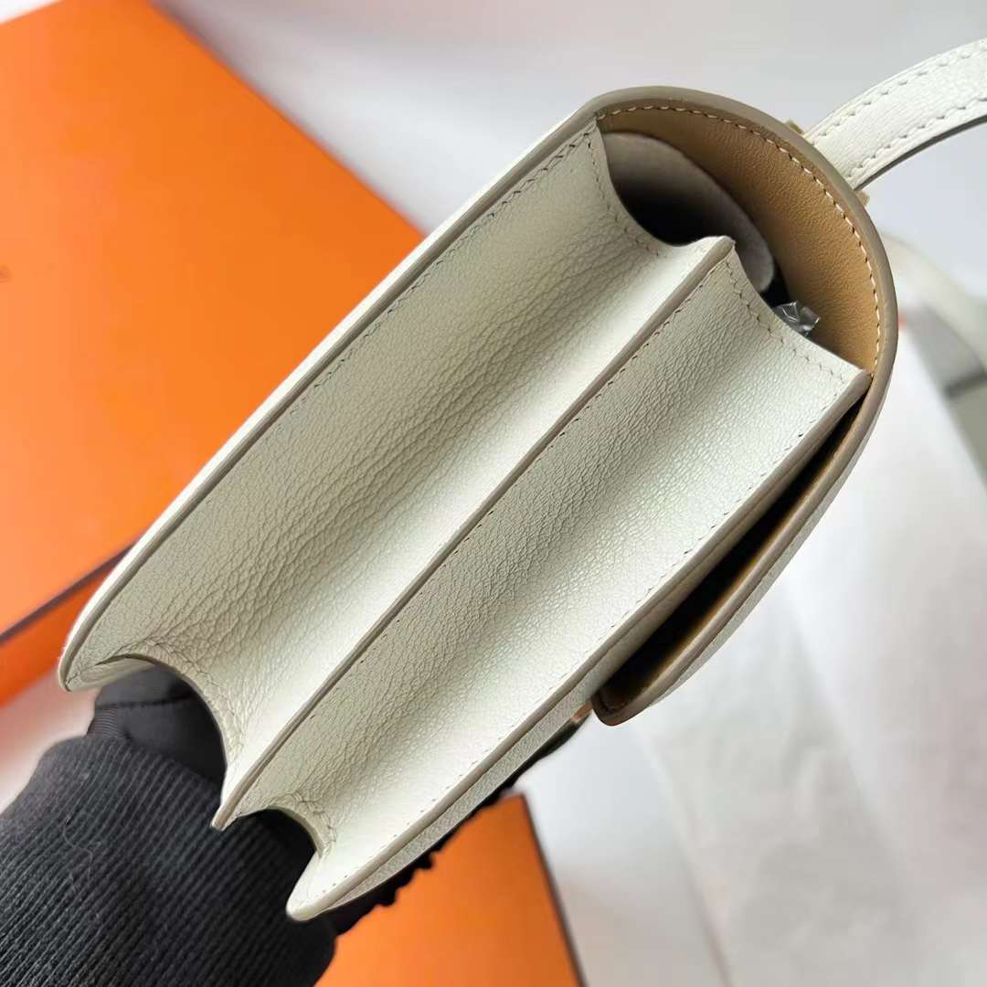 Hermès（爱马仕）Constance 空姐包 Chevre 进口山羊皮 0T 蘑菇白 内拼 4B 饼干色 金扣 18cm