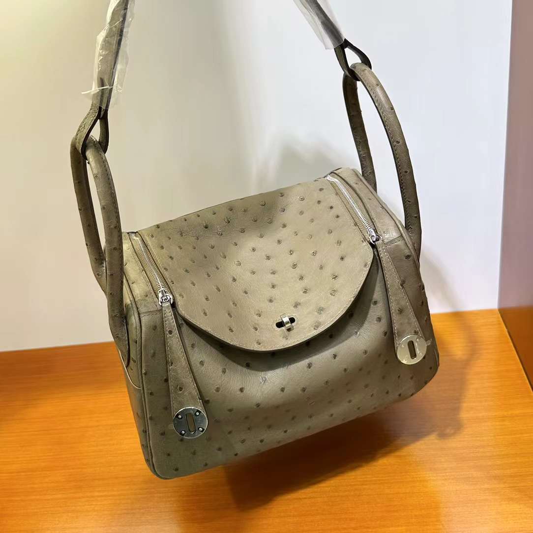 Hermès（爱马仕）Lindy 琳迪包 Ostrich 原kk进口鸵鸟皮 Ck18 大象灰 银扣 26cm 全手工蜡线缝 Phw
