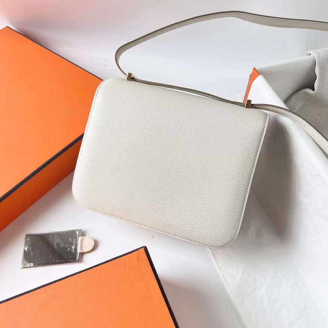 Hermès（爱马仕）Constance 空姐包 Chevre 进口山羊皮 0T 蘑菇白 内拼 4B 饼干色 金扣 18cm