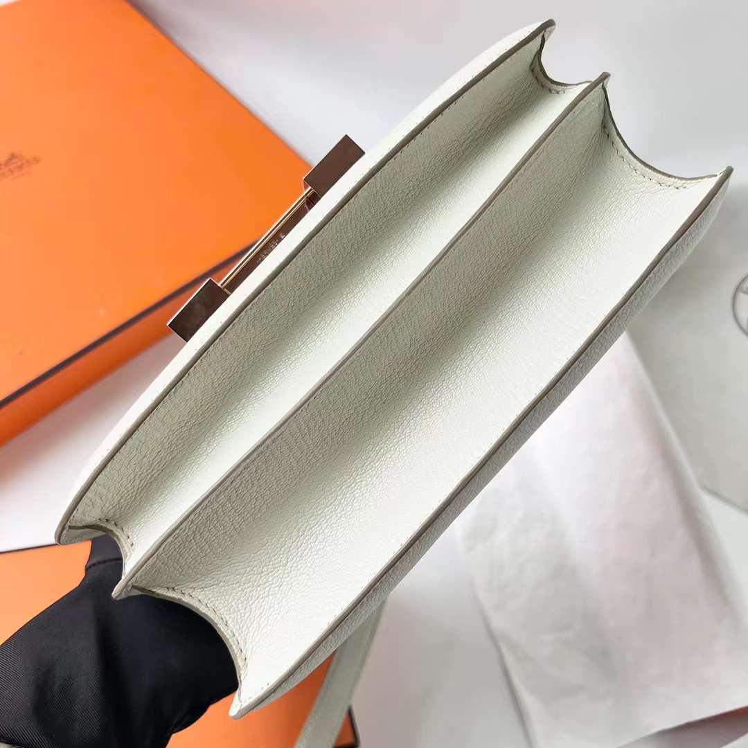 Hermès（爱马仕）Constance 空姐包 Chevre 进口山羊皮 0T 蘑菇白 内拼 4B 饼干色 玫瑰金扣 24cm