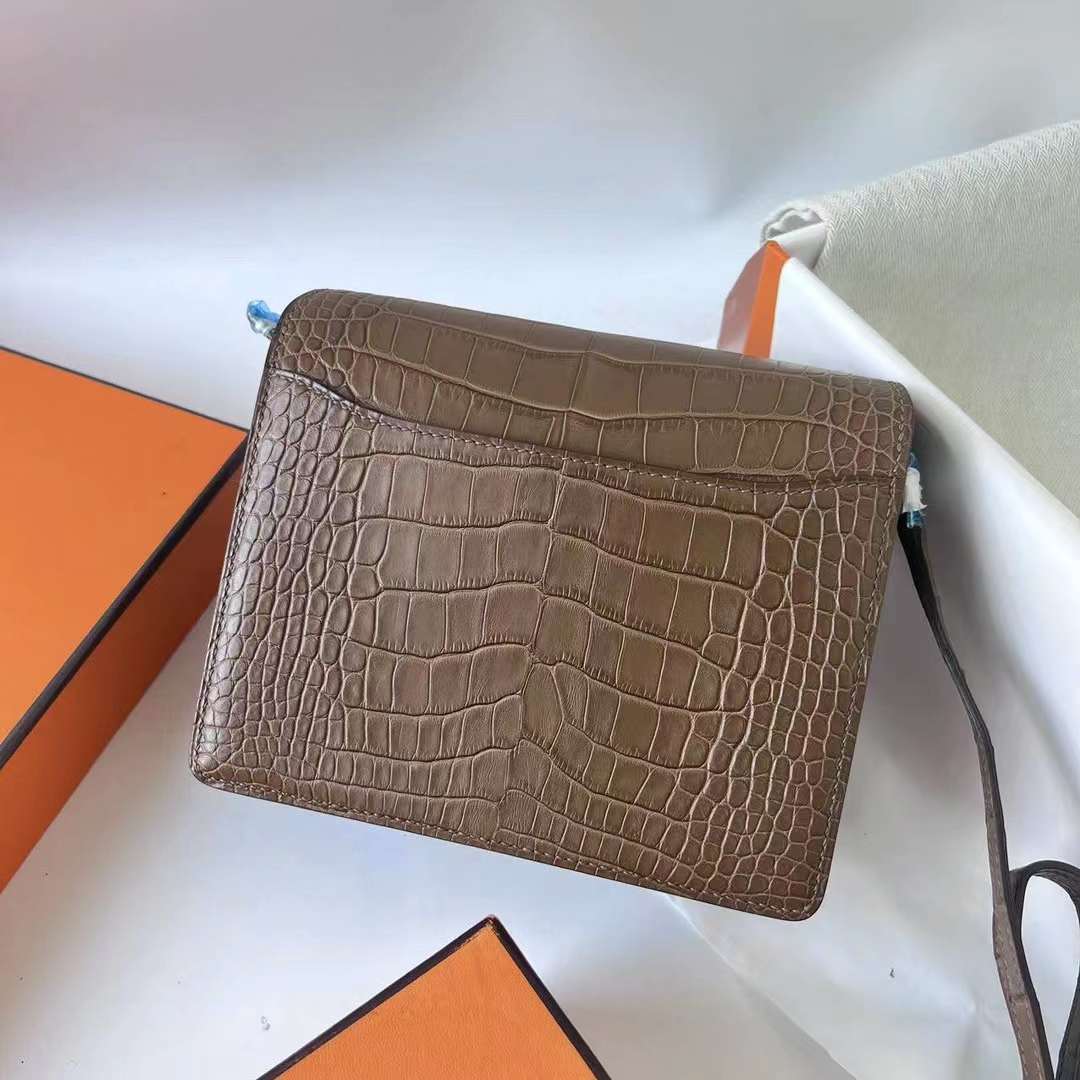 Hermès（爱马仕）Roulis 猪鼻子 雾面美洲鳄鱼皮 Matte Alligator Crocodile Ck18 大象灰 浅金扣 18cm 全手工蜡线缝