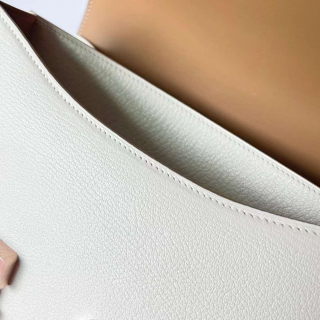 Hermès（爱马仕）Constance 空姐包 Chevre 进口山羊皮 0T 蘑菇白 内拼 4B 饼干色 玫瑰金扣 24cm