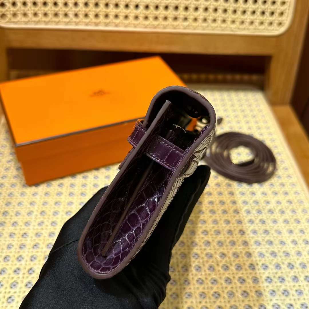 Hermès（爱马仕）Kelly to go 亮面美洲鳄鱼皮 N5 加仑紫色 金扣 20cm 全手工蜡线缝 Ghw