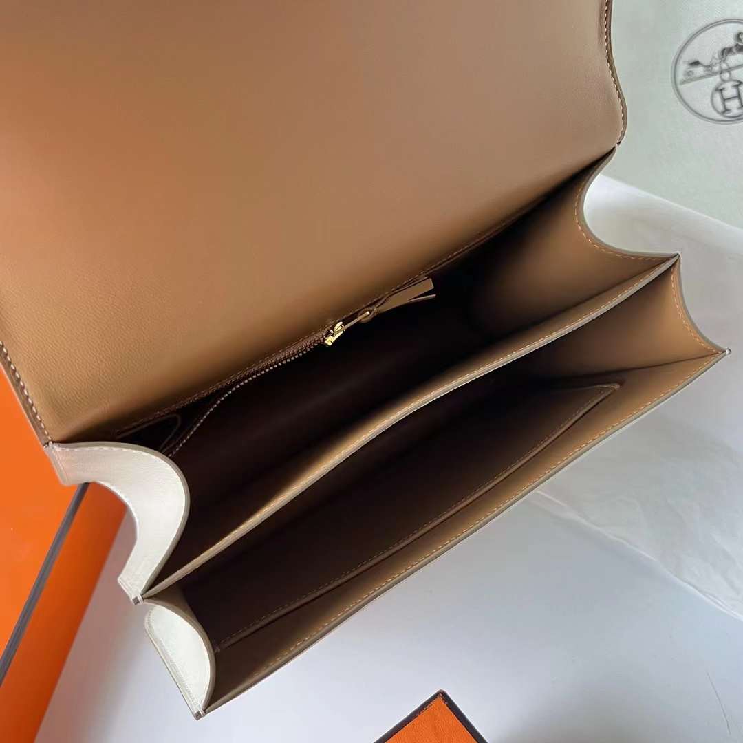 Hermès（爱马仕）Constance 空姐包 Chevre 进口山羊皮 0T 蘑菇白 内拼 4B 饼干色 玫瑰金扣 24cm