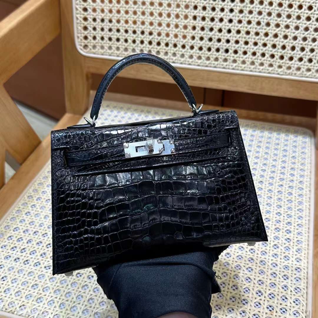 Hermès（爱马仕）Mini Kelly 迷你凯莉 亮面美洲鳄鱼皮 Shiny Alligator Crocodile Ck89 黑色 银扣 19cm 全手工蜡线缝 Phw