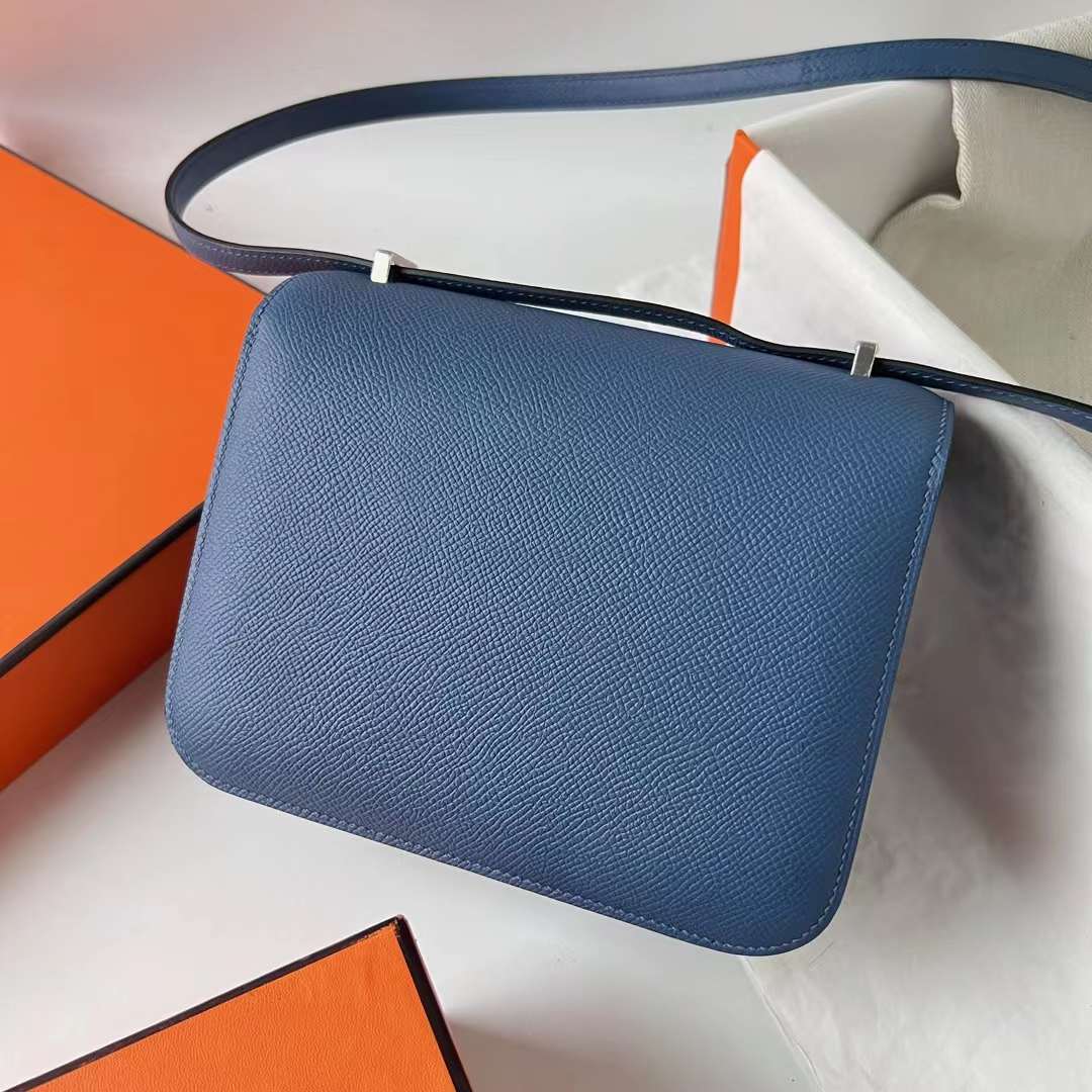 Hermès（爱马仕）Constance 空姐包 Epsom 掌纹皮 7R 雾霾蓝 银扣 19cm 全手工蜡线缝 Phw