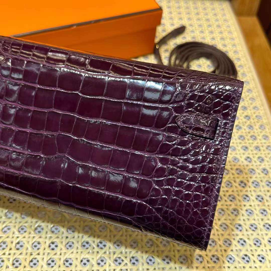 Hermès（爱马仕）Kelly to go 亮面美洲鳄鱼皮 N5 加仑紫色 金扣 20cm 全手工蜡线缝 Ghw