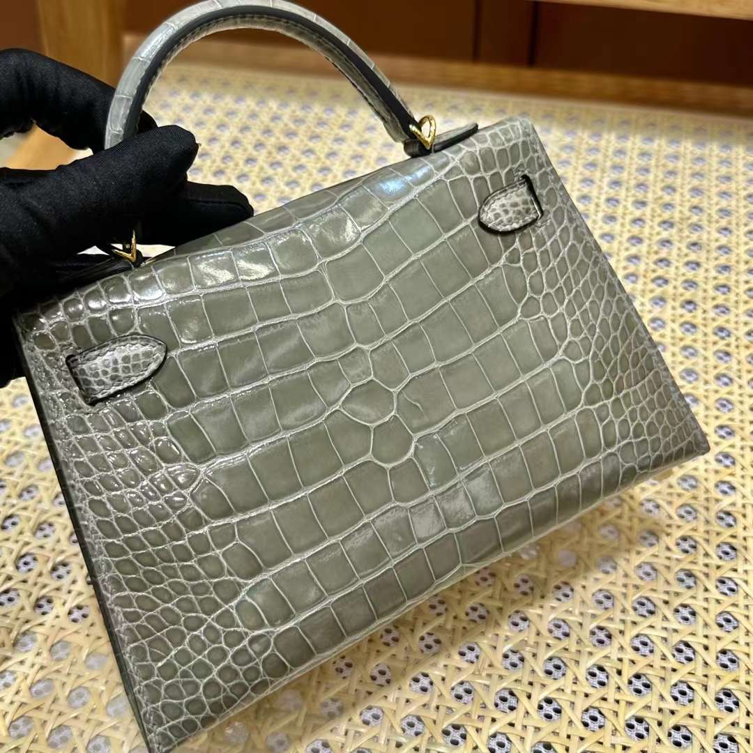 Hermès（爱马仕）Mini Kelly 迷你凯莉 亮面美洲鳄鱼皮 Shiny Alligator Crocodile Ck81 斑鸠灰 金扣 19cm 全手工蜡线缝 Ghw