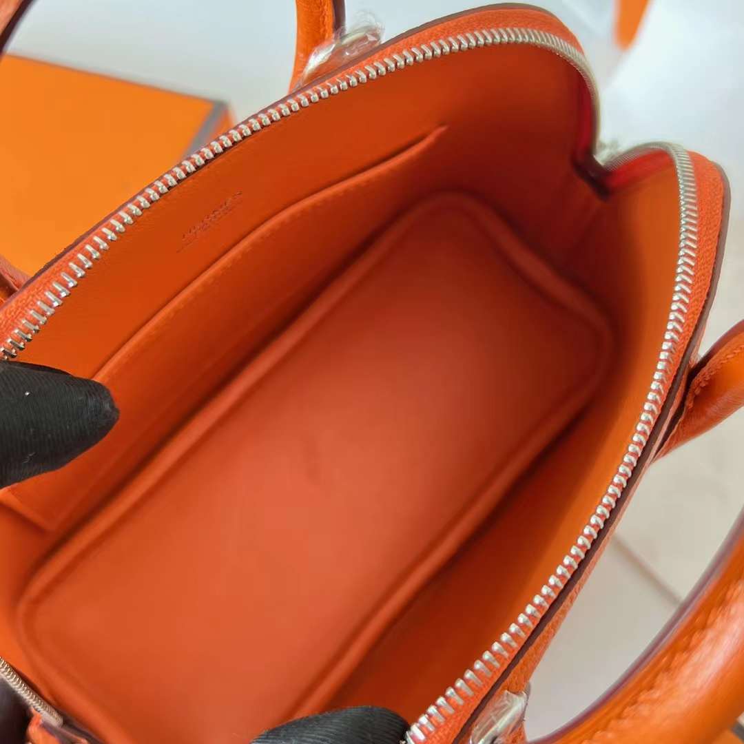 Hermès（爱马仕）Mini Bolide 保龄球包 Chevre 进口山羊皮 Ck93 橙色 银扣 20cm 全手工蜡线缝 Phw