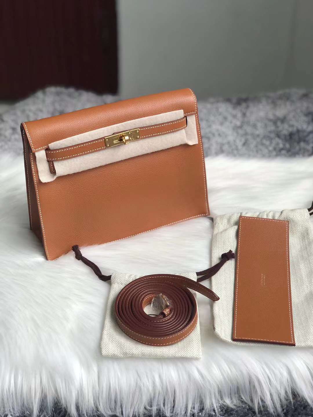 Hermès（爱马仕） Kelly danse 跳舞包 Evercolor Ck37 金棕色 金扣 22cm 全手工蜡线缝 Ghw