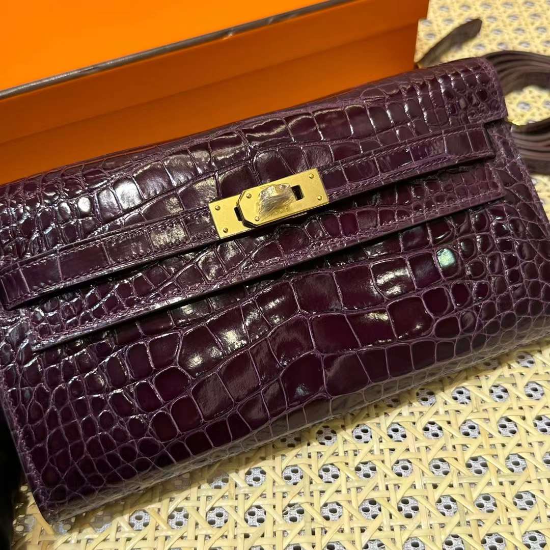 Hermès（爱马仕）Kelly to go 亮面美洲鳄鱼皮 N5 加仑紫色 金扣 20cm 全手工蜡线缝 Ghw