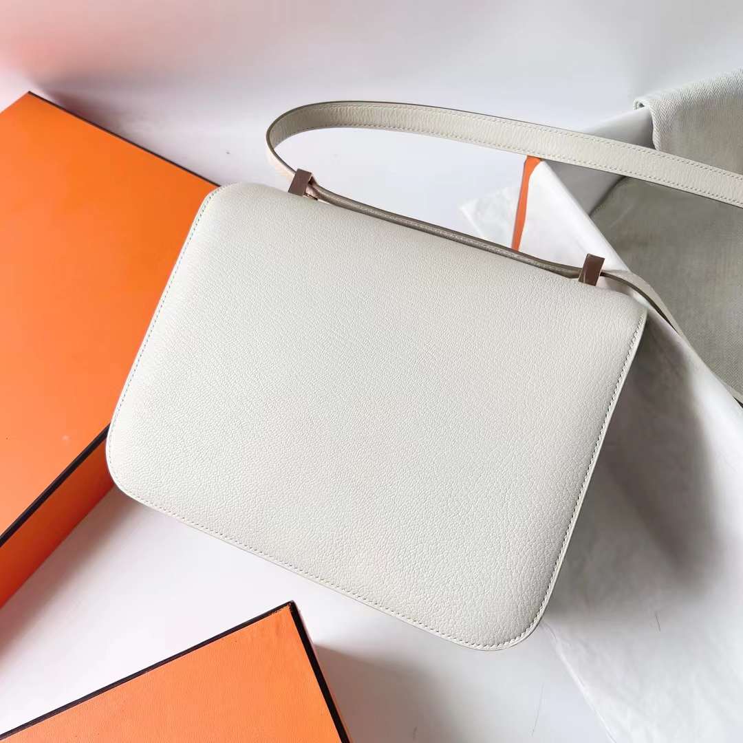 Hermès（爱马仕）Constance 空姐包 Chevre 进口山羊皮 0T 蘑菇白 内拼 4B 饼干色 玫瑰金扣 24cm