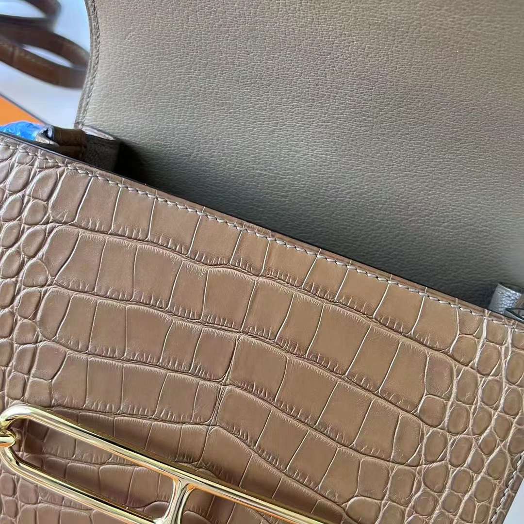 Hermès（爱马仕）Roulis 猪鼻子 雾面美洲鳄鱼皮 Matte Alligator Crocodile Ck18 大象灰 浅金扣 18cm 全手工蜡线缝