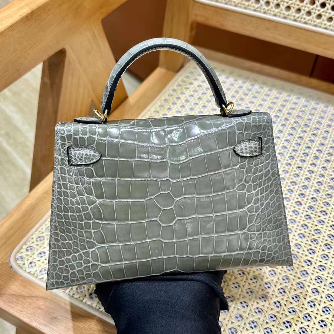 Hermès（爱马仕）Mini Kelly 迷你凯莉 亮面美洲鳄鱼皮 Shiny Alligator Crocodile Ck81 斑鸠灰 金扣 19cm 全手工蜡线缝 Ghw