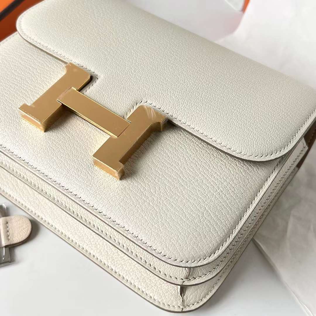 Hermès（爱马仕）Constance 空姐包 Chevre 进口山羊皮 0T 蘑菇白 内拼 4B 饼干色 金扣 18cm