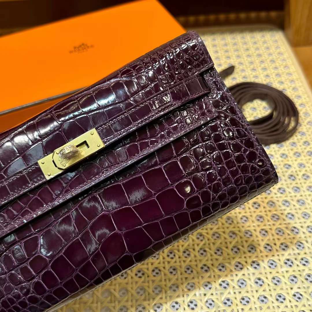 Hermès（爱马仕）Kelly to go 亮面美洲鳄鱼皮 N5 加仑紫色 金扣 20cm 全手工蜡线缝 Ghw