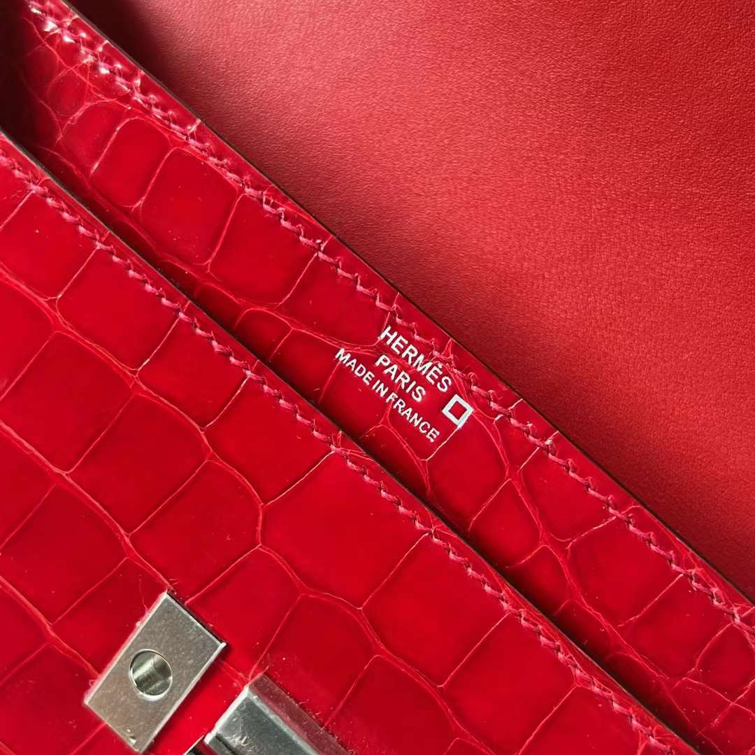 Hermès（爱马仕）Verrou 机枪包 亮面美洲鳄鱼皮 Ck95 法拉利红 银扣 17.5cm 全手工蜡线缝 Phw