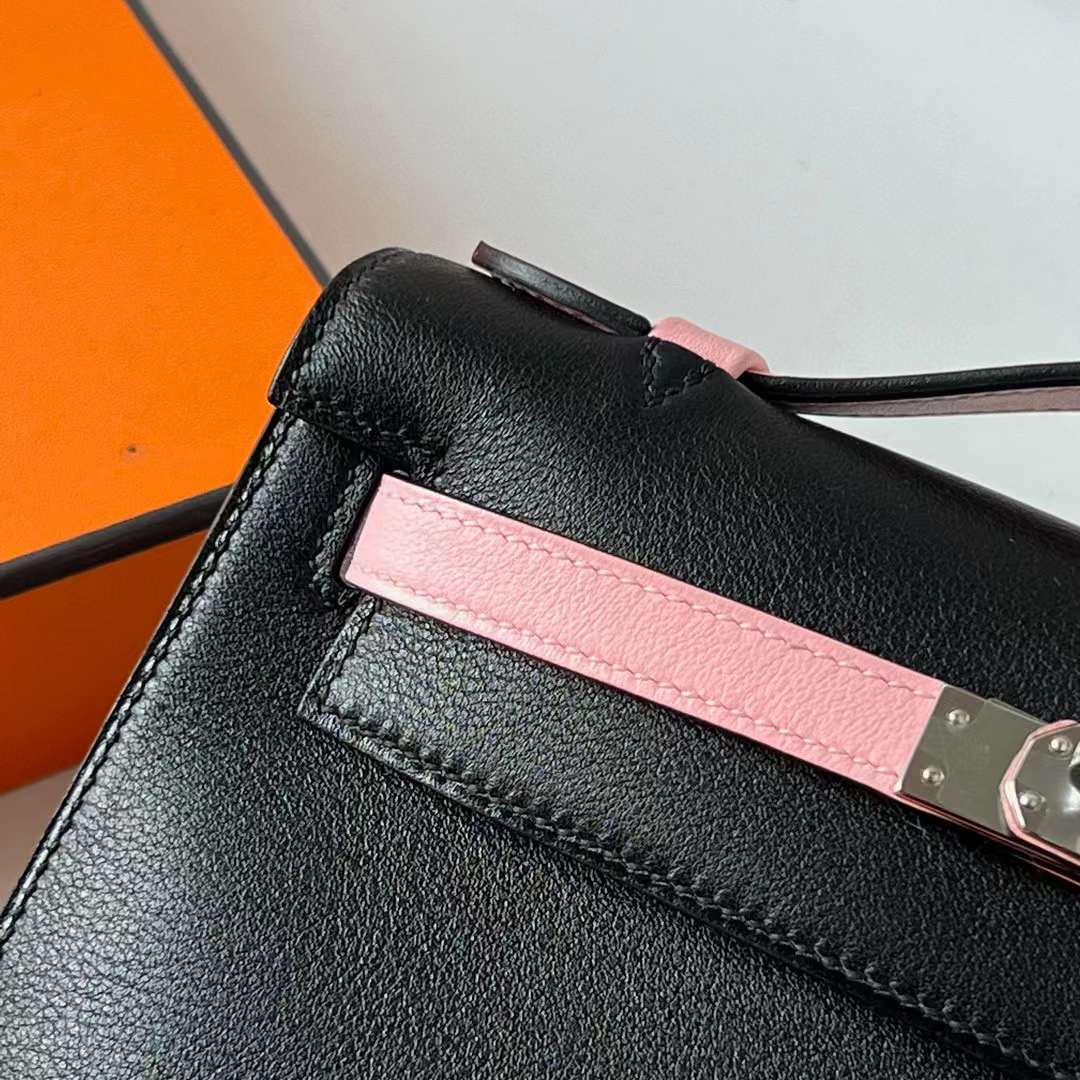 Hermès（爱马仕）Mini Kelly Pochette Swift Ck89 黑色 拼 3Q 新粉色 银扣 22cm 全手工蜡线缝 Phw