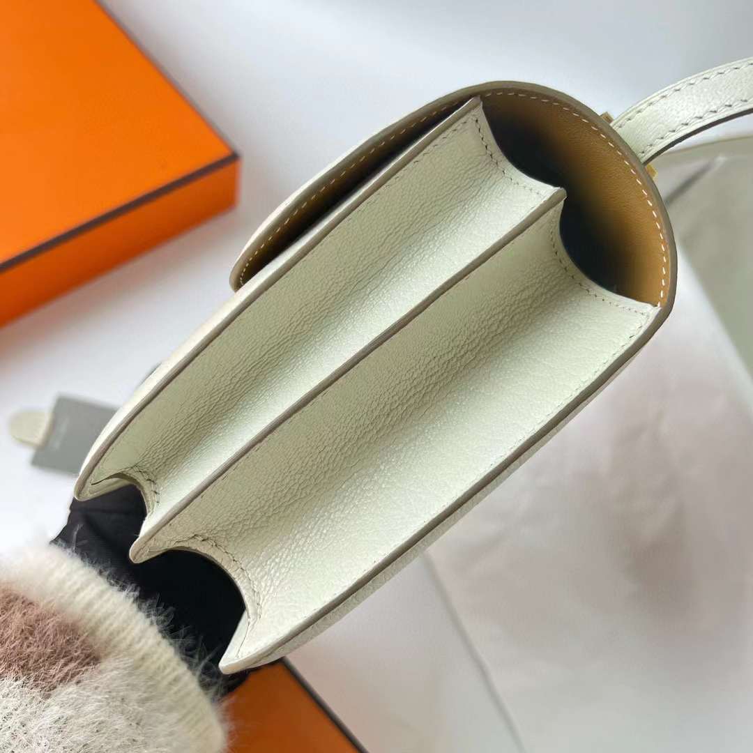 Hermès（爱马仕）Constance 空姐包 镜子款 Chever 进口山羊皮 0T 蘑菇白 内拼 4B 饼干色 金扣 18cm 全手工蜡线缝 Ghw