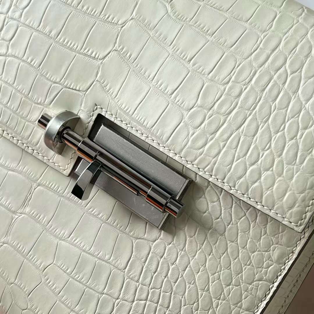 Hermès（爱马仕）Verrou 机枪包 雾面美洲鳄鱼皮 8L 奶油白 银扣 21cm 全手工蜡线缝 Phw