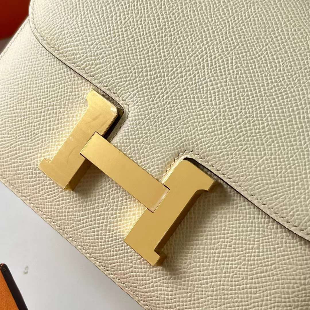 Hermès（爱马仕）Constance 空姐包 Epsom Ck10 奶昔白 Craie 金扣 19cm 全手工蜡线缝 Ghw