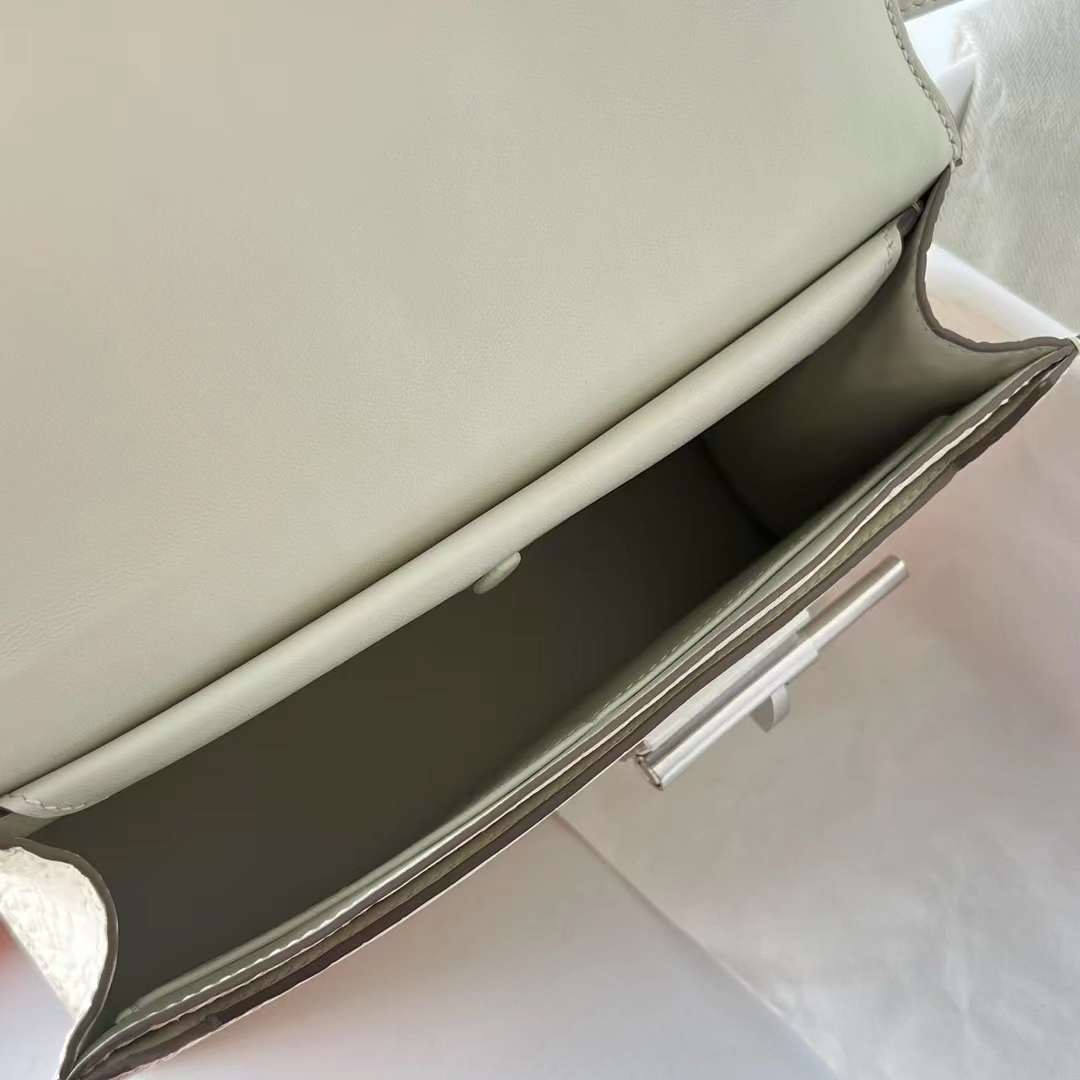 Hermès（爱马仕）Verrou 机枪包 雾面美洲鳄鱼皮 8L 奶油白 银扣 21cm 全手工蜡线缝 Phw