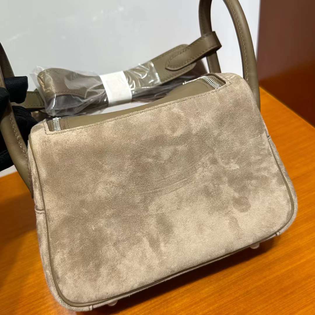Hermès（爱马仕）Mini Lindy 迷你琳迪包 Suede & Swift 砾石灰 & 大象灰 银扣 19cm 全手工蜡线缝 Phw