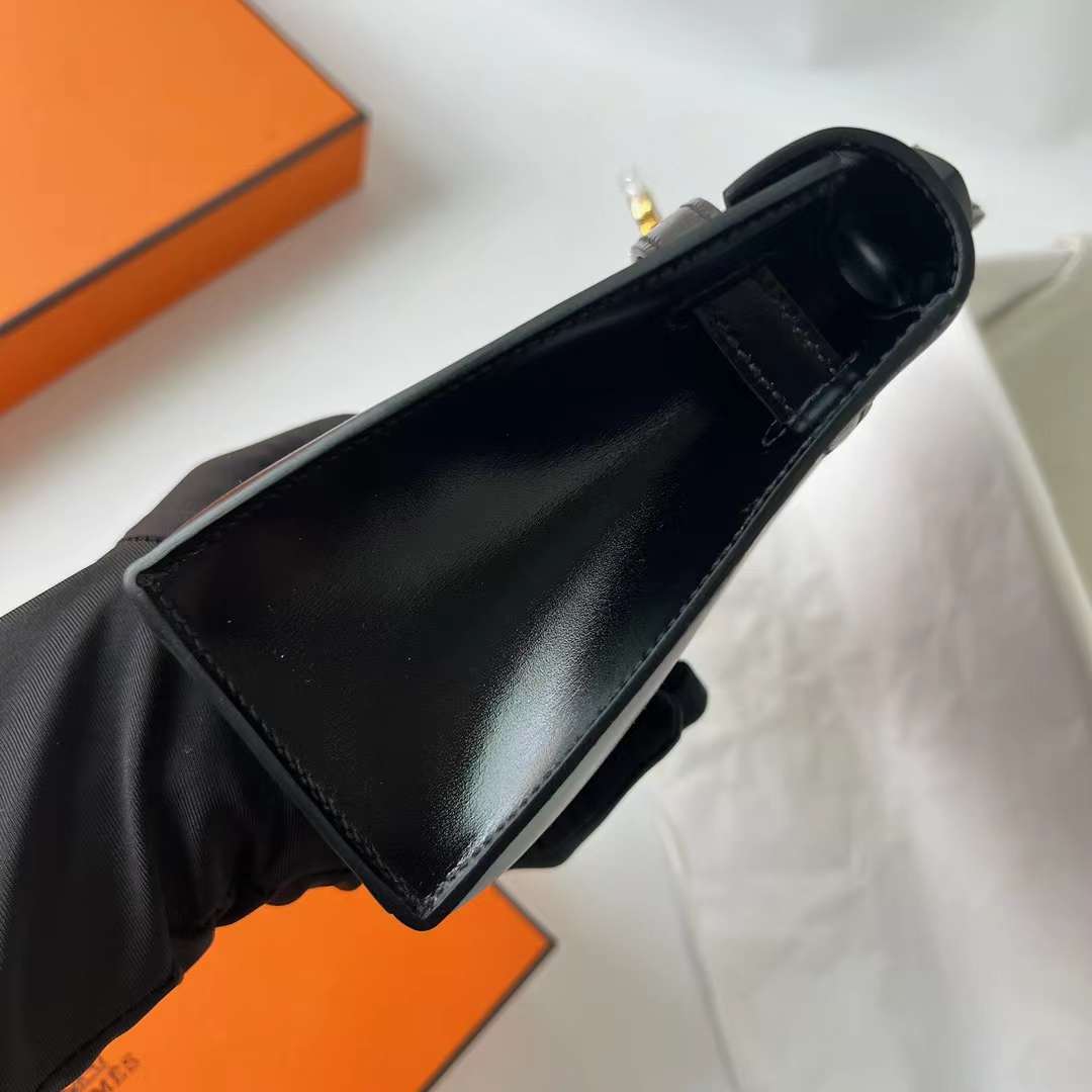 Hermès（爱马仕）Mini Kelly Pochette Boxcalf Ck89 黑色 金扣 22cm 全手工蜡线缝