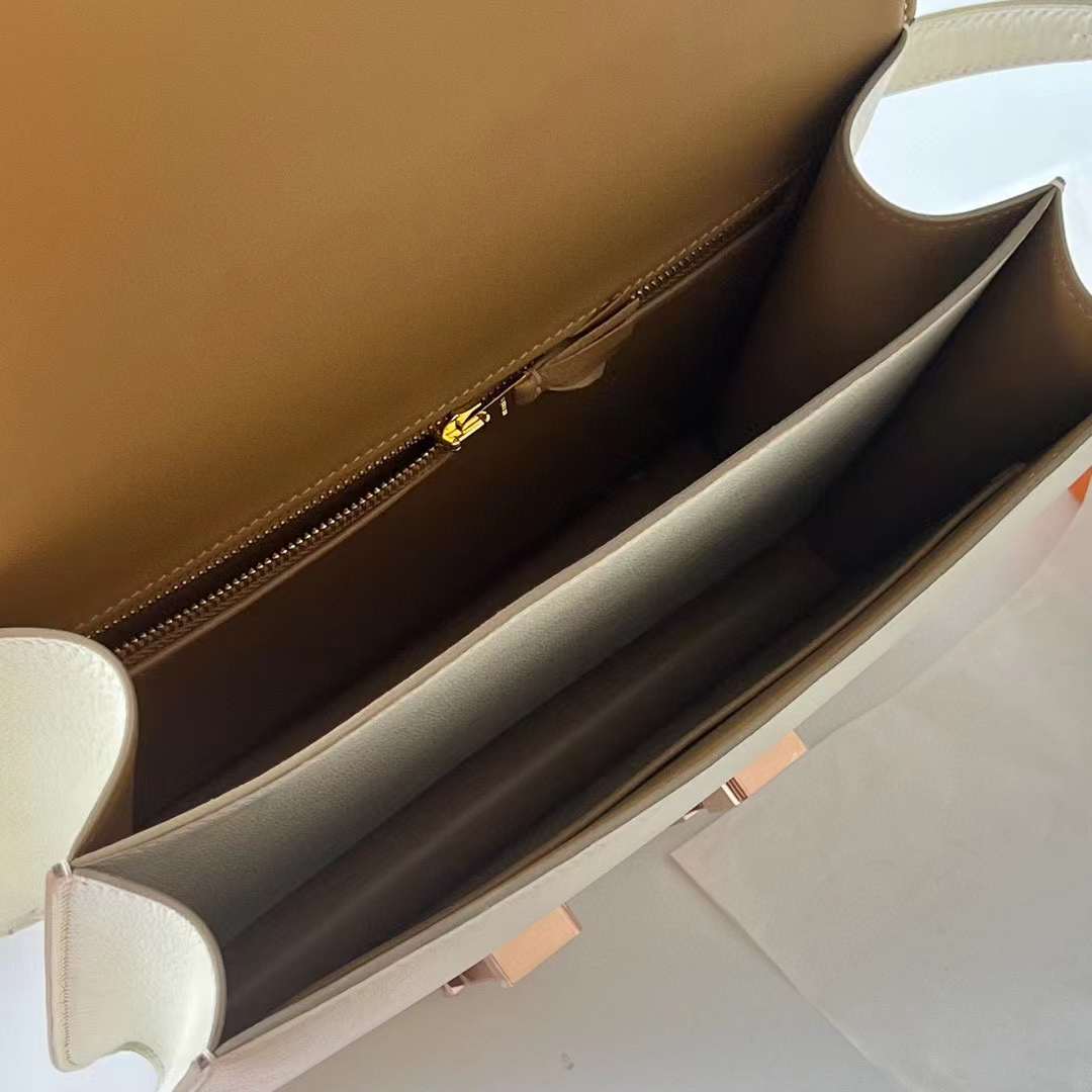 Hermès（爱马仕）Constance 空姐包 Chever 进口山羊皮 0T 蘑菇白 内拼 4B 饼干色 玫瑰金扣 24cm 全手工蜡线缝 RGhw