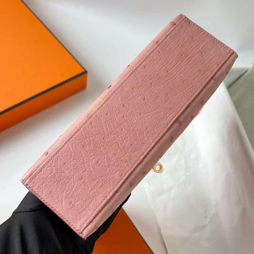 Hermès（爱马仕）Mini Kelly Pochette Ostrich 进口鸵鸟皮 CC94 陶瓷粉 金扣 22cm 全手工蜡线缝 Ghw