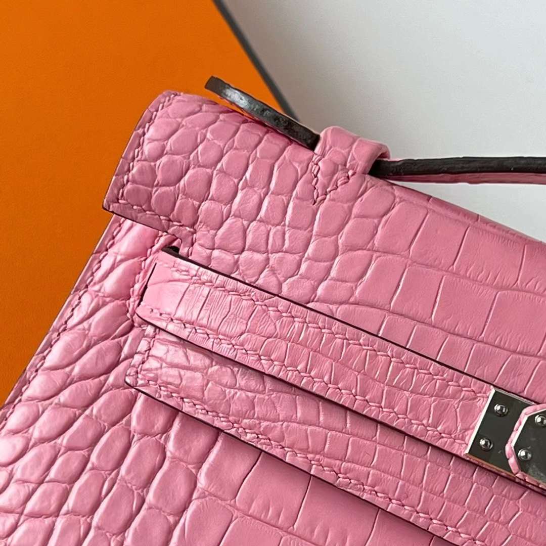 Hermès（爱马仕）Mini Kelly Pochette 雾面美洲鳄鱼皮 5P 樱花粉 银扣 22cm 全手工蜡线缝 Phw