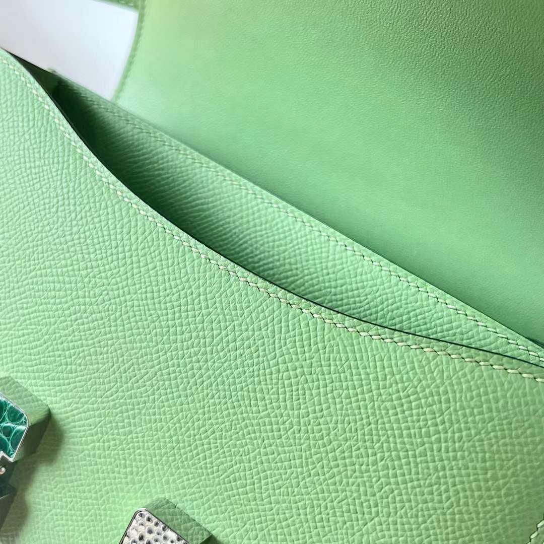 Hermès（爱马仕）Constance 空姐包 Epsom i3 牛油果绿 蜥蜴鳄鱼扣 19cm 全手工蜡线缝 Phw
