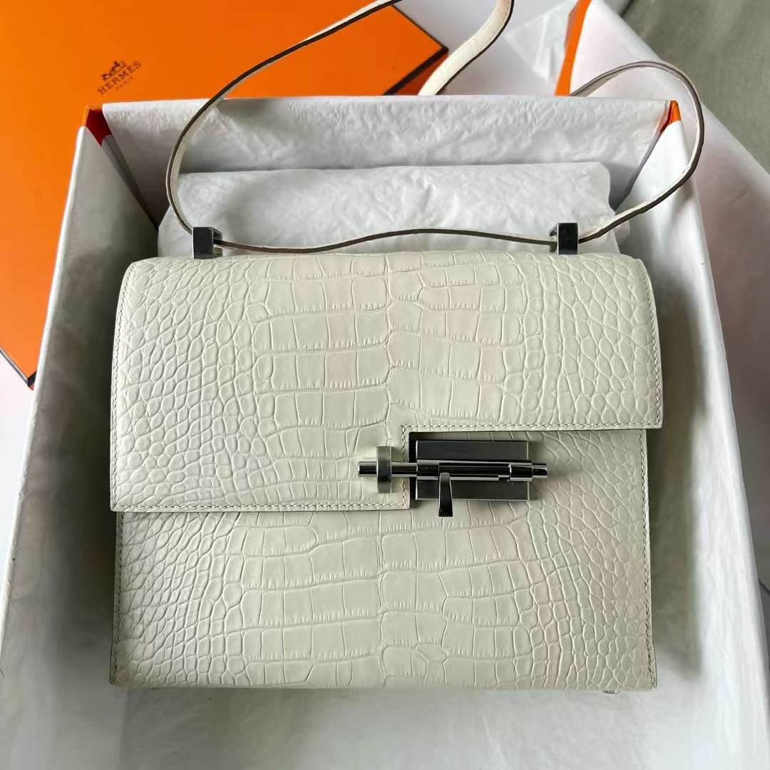 Hermès（爱马仕）Verrou 机枪包 雾面美洲鳄鱼皮 8L 奶油白 银扣 21cm 全手工蜡线缝 Phw